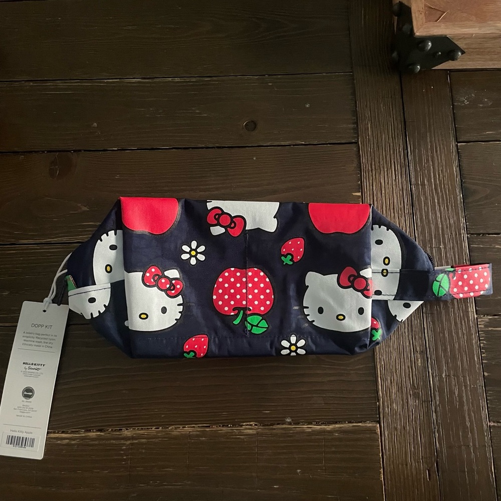 Baggu Hello Kitty Dopp kit - Picture 3 of 5